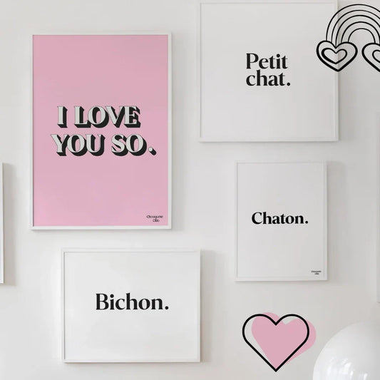 mur avec affiches messages de saint valentin de chouquette club