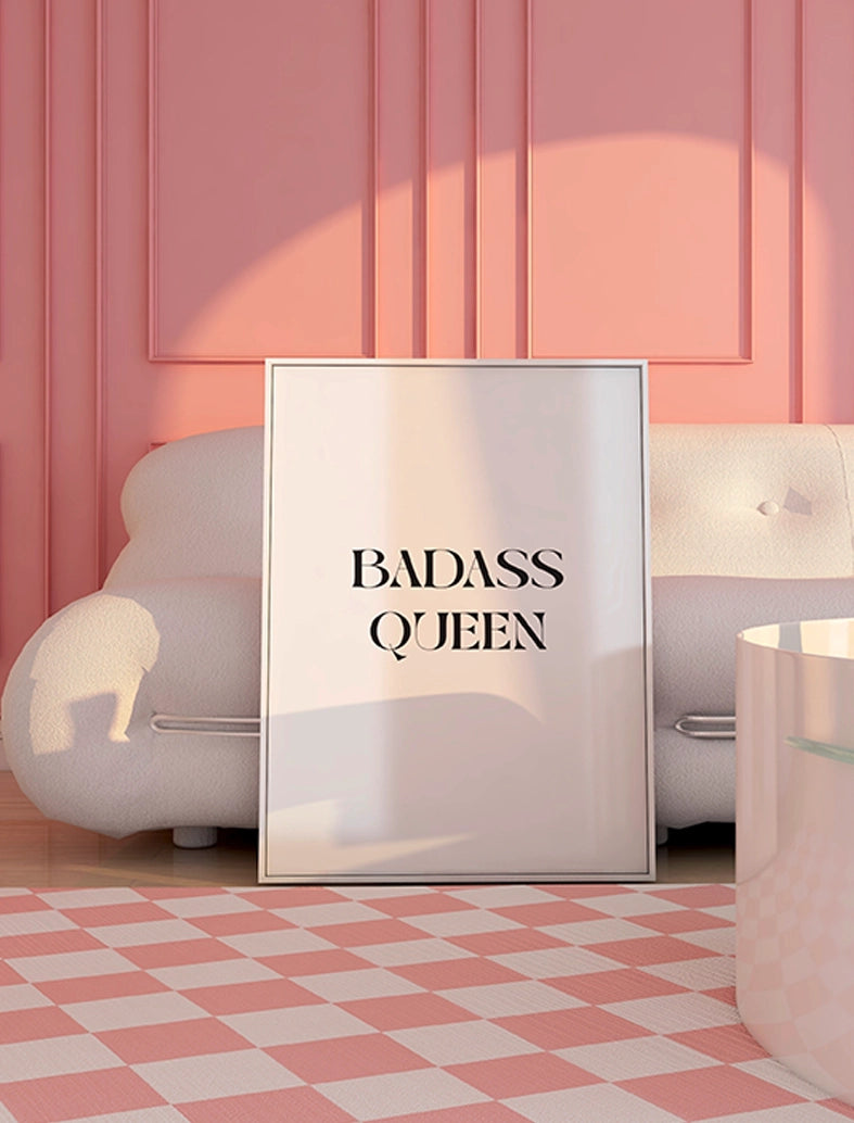 affiche graphique sur fond rose à damiers