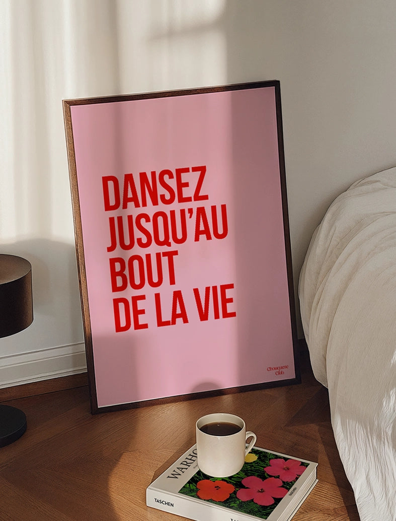 Dansez jusqu'au bout de la vie affiche (rose et rouge) affiche dans une chambre