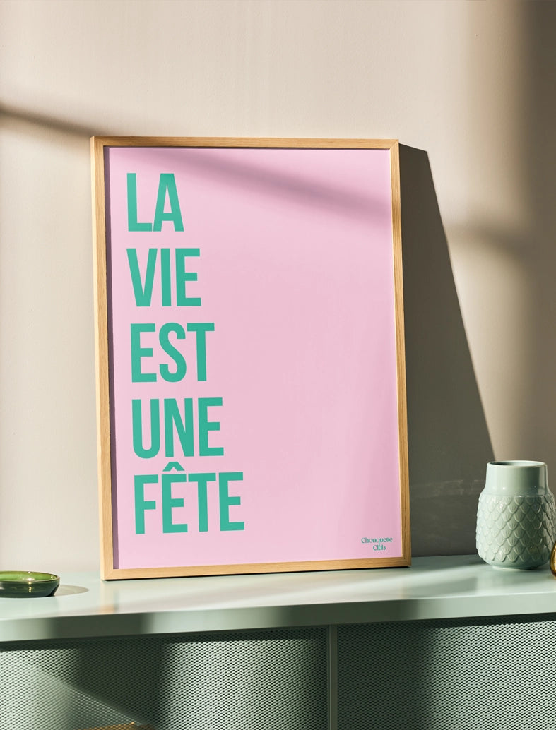 photo de salon avec cadre la vie est une fête