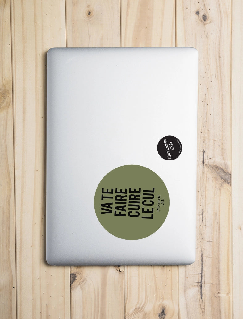Sticker « Va te faire cuire le cul » kaki sur un laptop