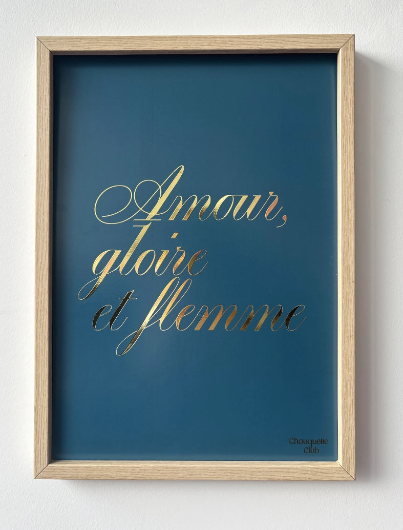 Affiche “Amour, gloire et flemme” - lettrage doré bleu canard