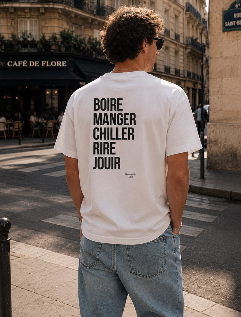 Tee-shirt homme "Boire manger chiller rire jouir" porté par un homme