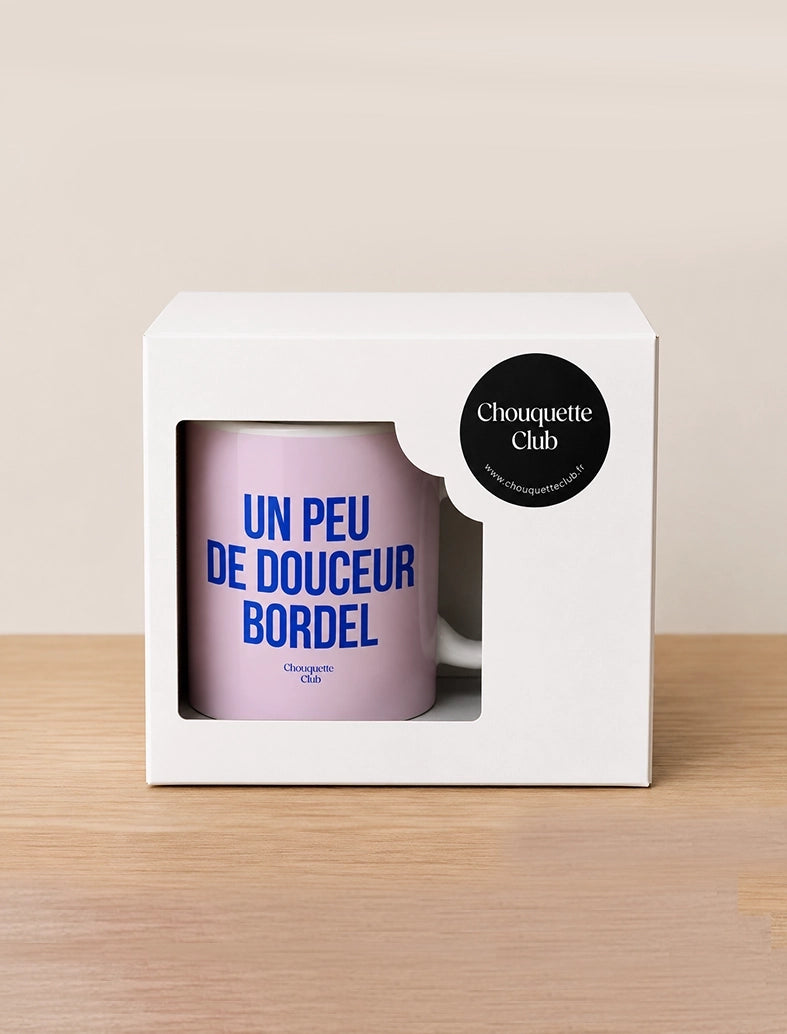 Mug "Un peu de douceur bordel" bleu électrique et rose